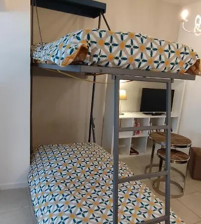 Holiday home Chaleureuse Petite Maison De Bourg