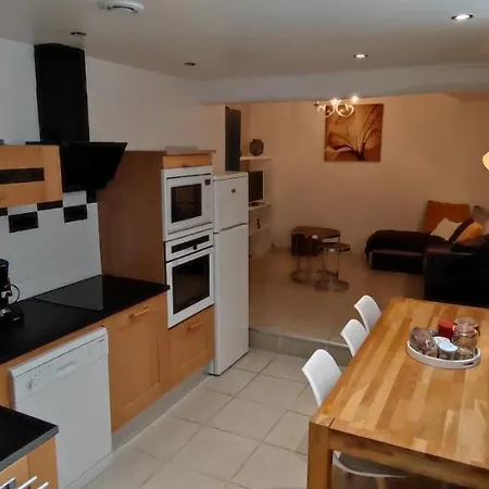 Casa de Férias Chaleureuse Petite Maison De Bourg *